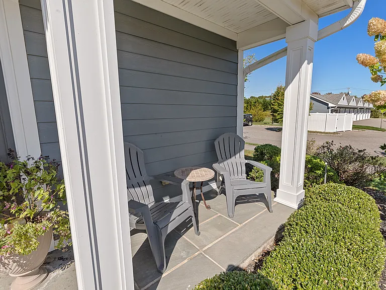 25 Village Green Dr — Photo 2