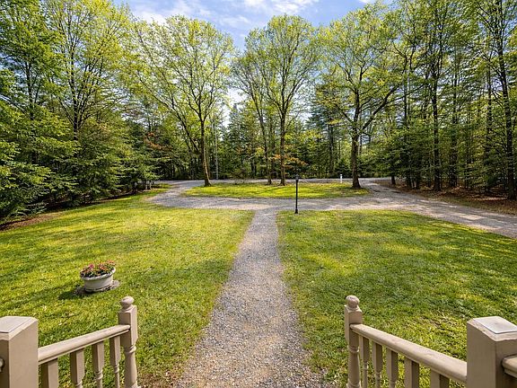 3rd image of 28 Spring Road