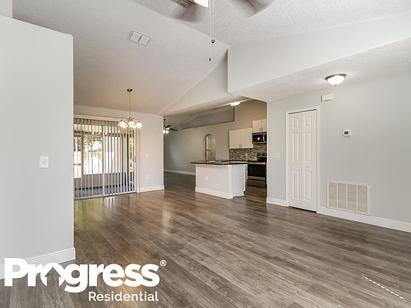 3rd image of 210 Chillingham Ln
