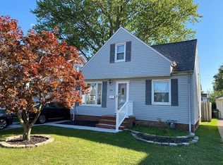 396 E 324th St, Eastlake, OH 44095