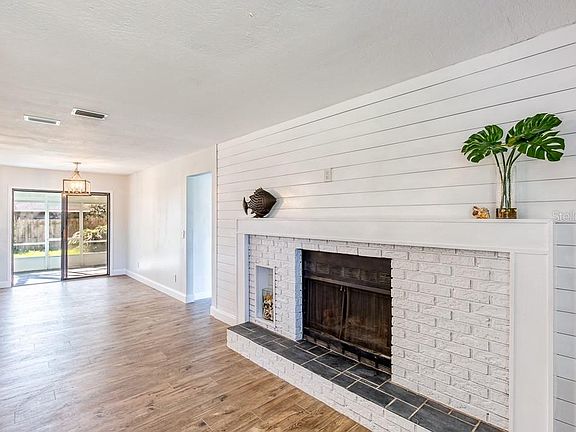 5th image of 2942 Royal Palm Dr