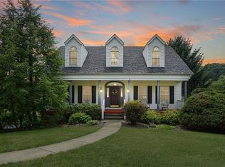 211 W Edgewood Dr, Mc Murray, PA 15317