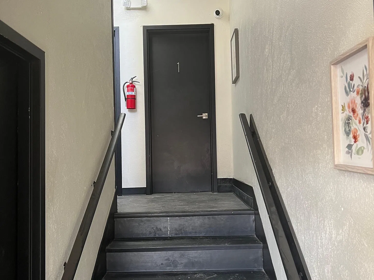 319 N Beatty St — Photo 2