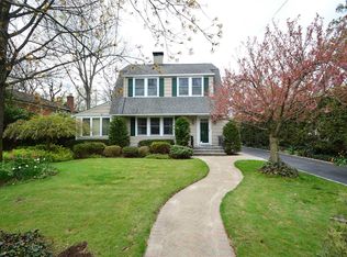 3 Elliot Rd, Great Neck, NY 11021