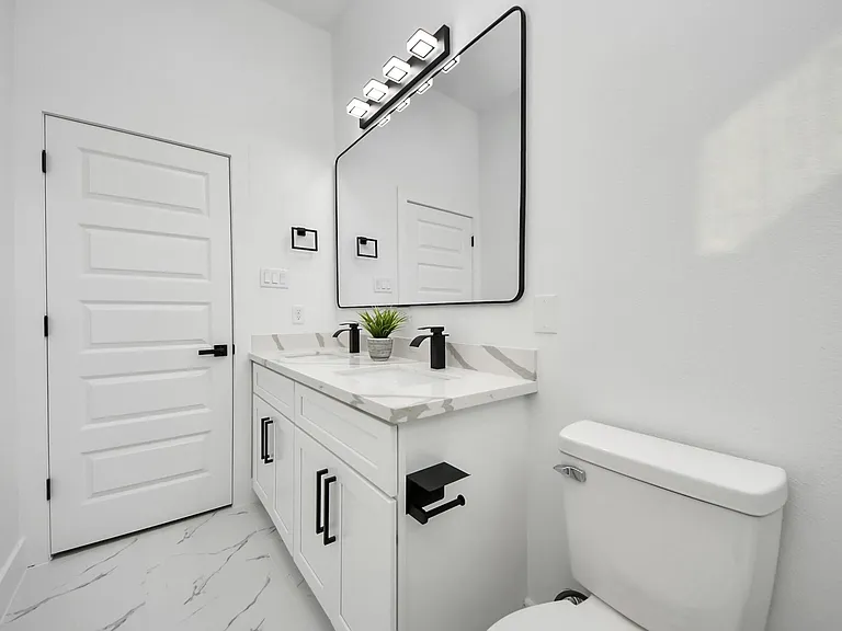 8533 Amadwe St #B — Photo 32