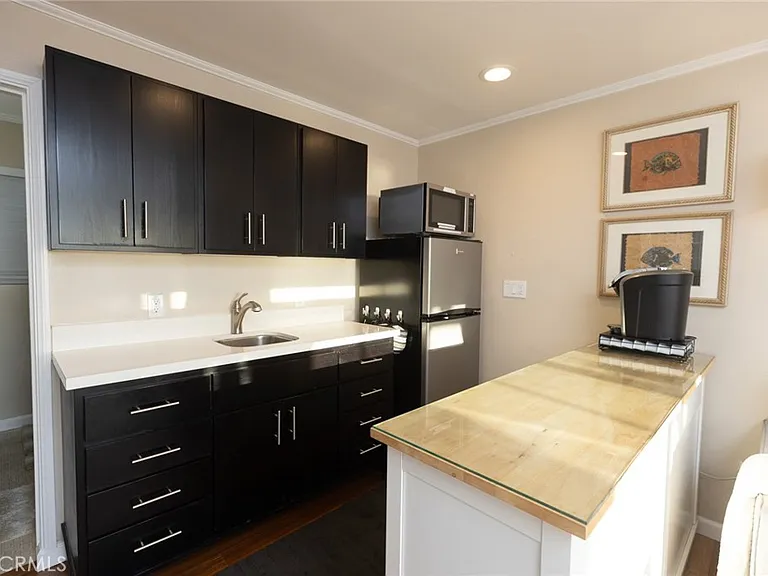 464 Bent St #B — Photo 14