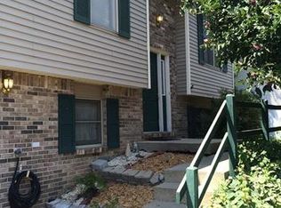 415 Saint John Dr, Godfrey, IL 62035