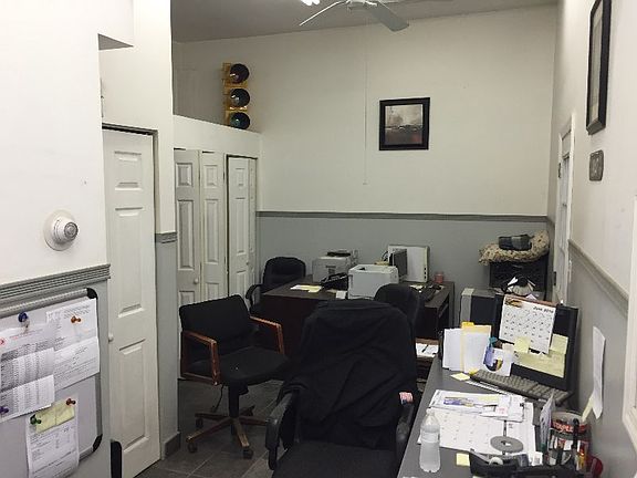 4th image of 442 Northfield Ave