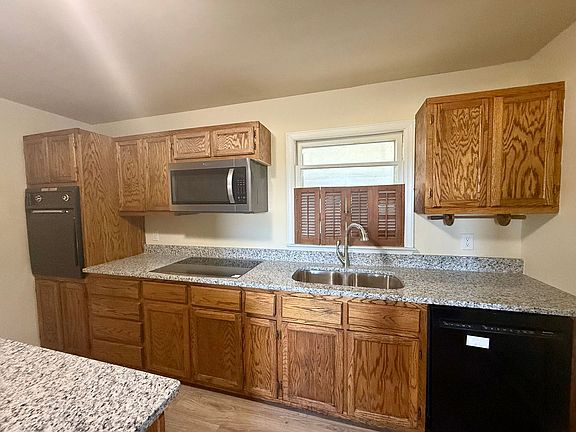 5th image of 3015 County Farm Rd