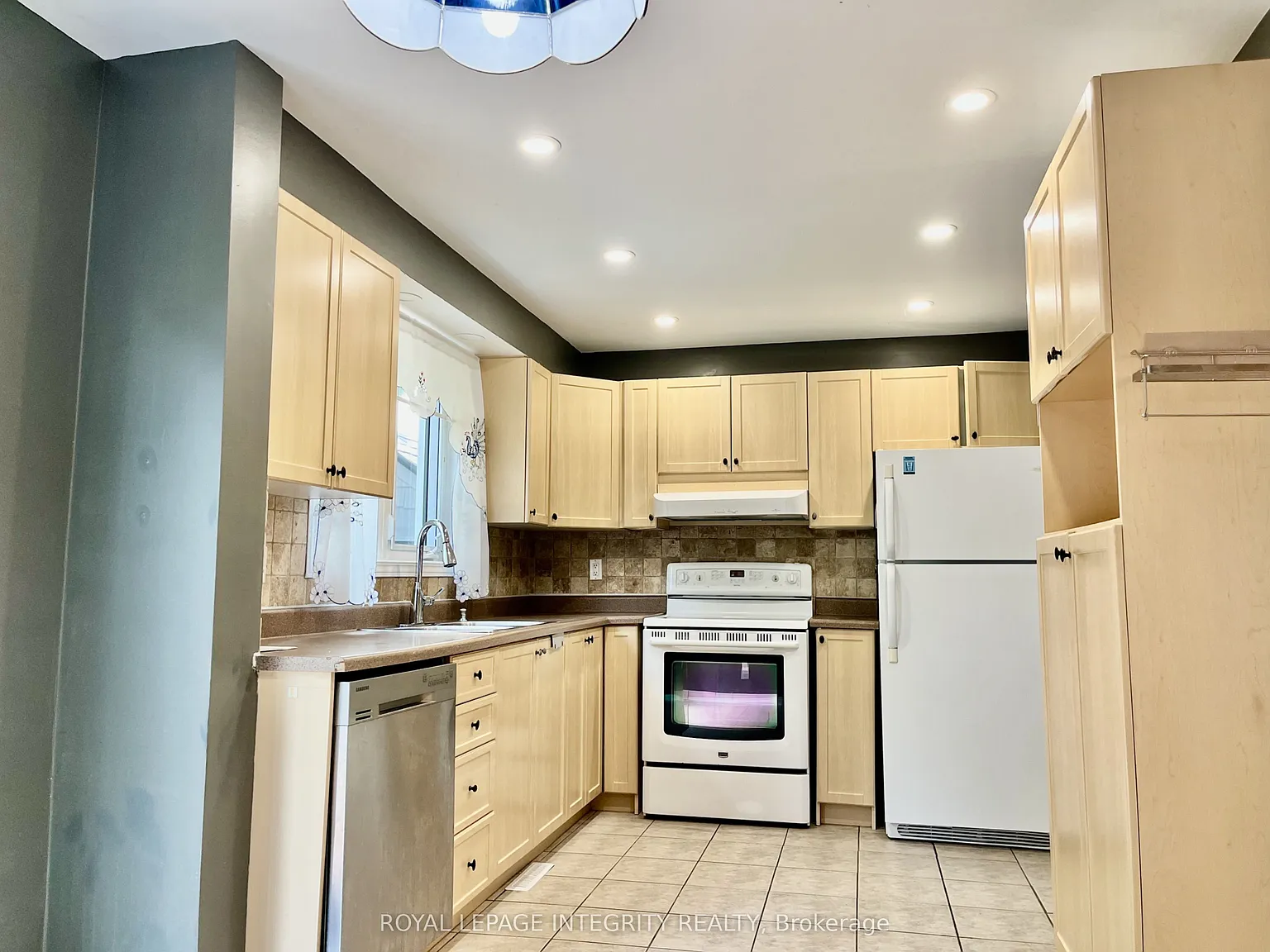 3 bed, $2,495 — Photo 3
