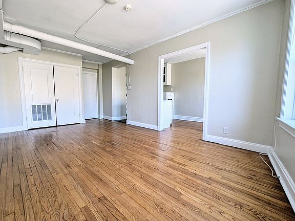 3rd image of 4204 Ellenwood Ave #301