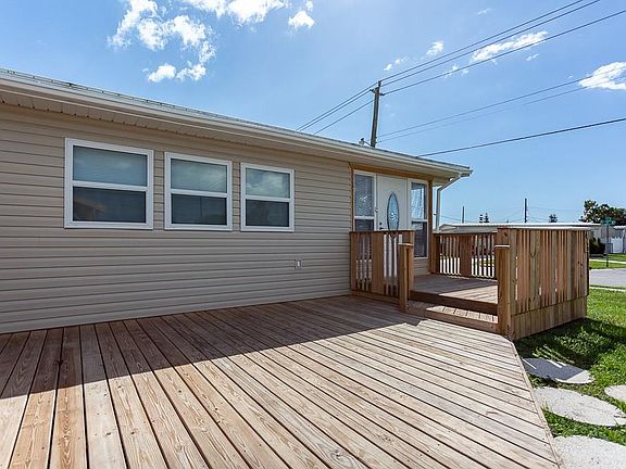 2nd image of 416 51st Avenue Dr W