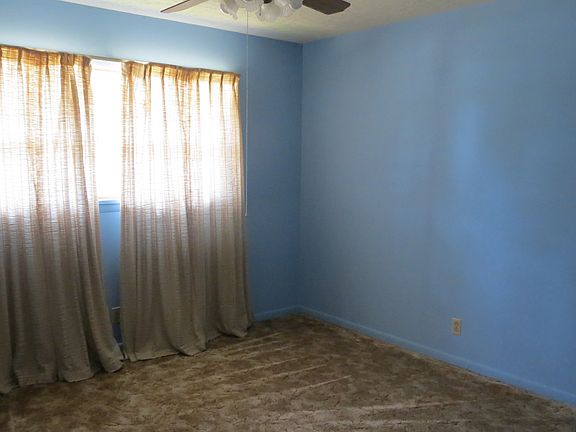 4th image of 826 Karen Dr