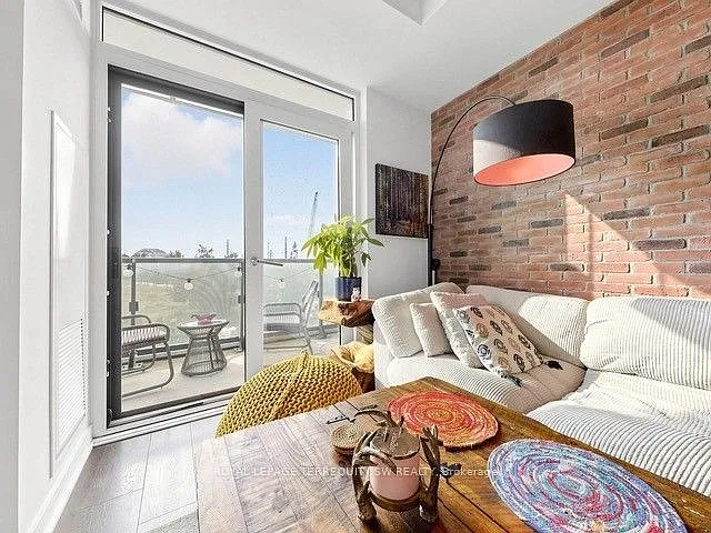 Canary Commons — Photo 4