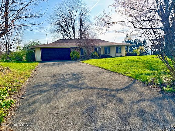 2nd image of 1140 Live Oak Cir