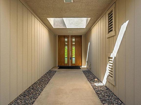 3rd image of 26 Princeton Dr