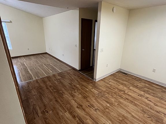 4th image of 1352 Campbell Rd