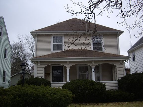 3rd image of 1214 E Victoria St