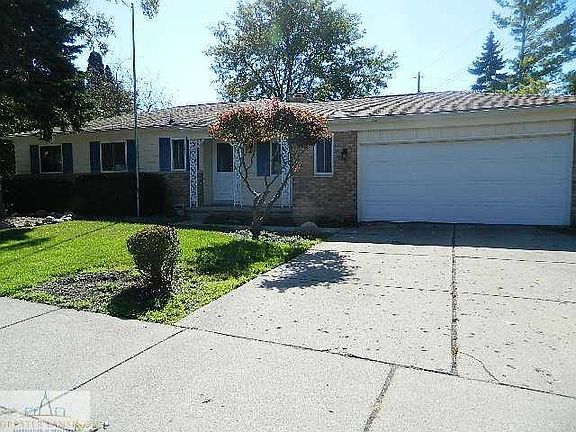 2nd image of 2326 Groesbeck Ave