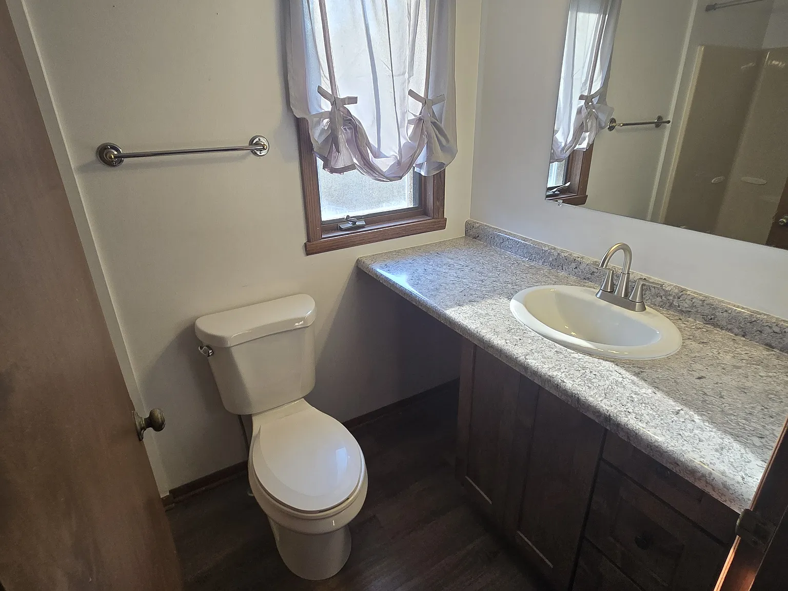 3 bed, 1.5 bath, 1350 sqft, $2,350 — Photo 4