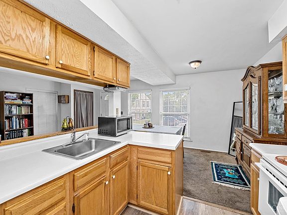 5th image of 17 Moonbeam Ct