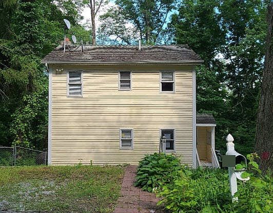 1st image of 242 Acabonack Rd