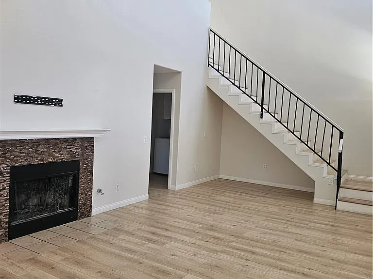 4206 Vahan Ct — Photo 8