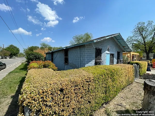 2 bed, 1.0 bath, 759 sqft, $975 — Photo 3