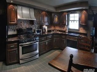 551 17th St, West Babylon, NY 11704