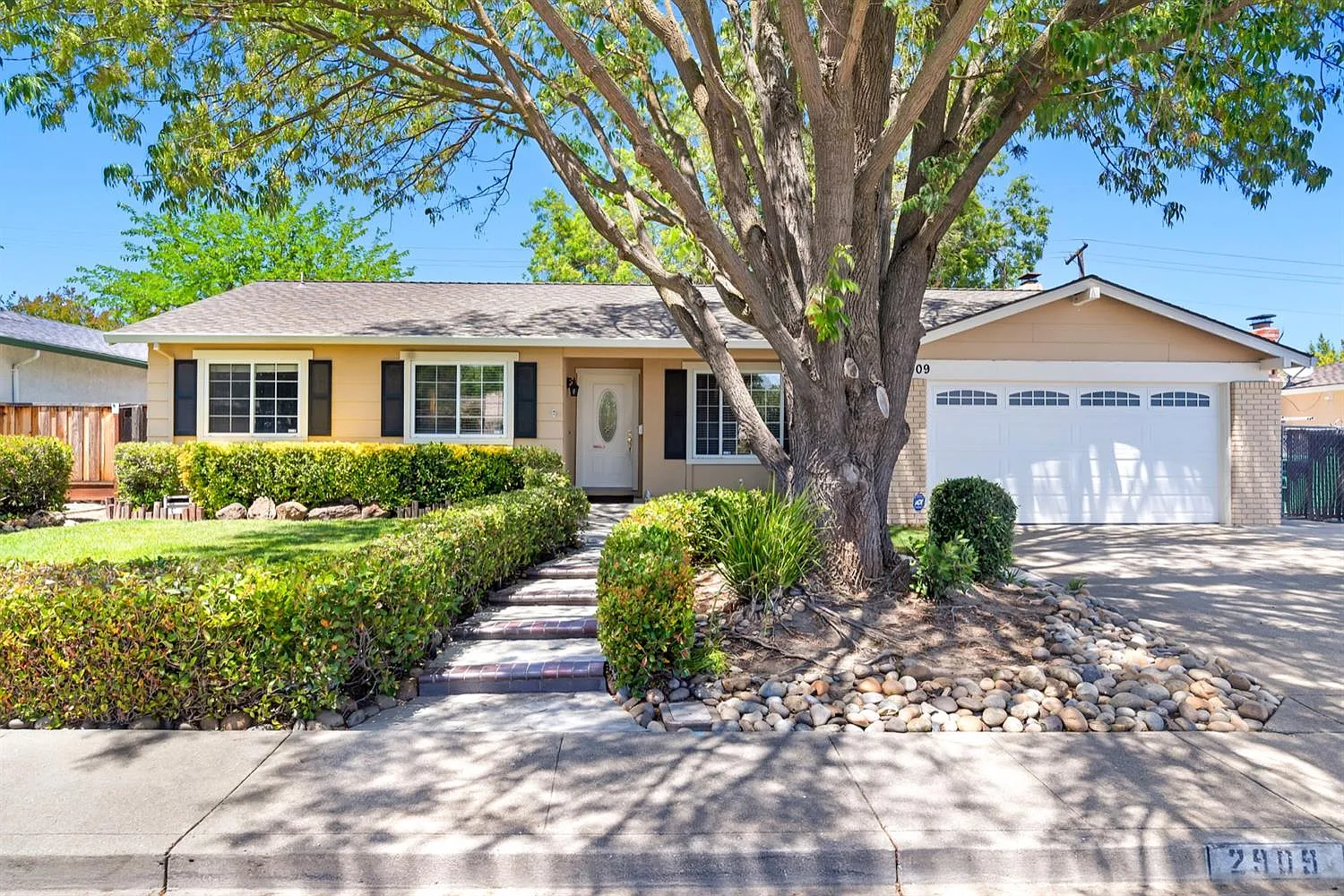 2909 Springdale Ln photo 1