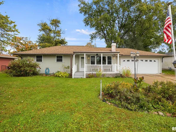 501 S Summit Dr, Washington, IL 61571