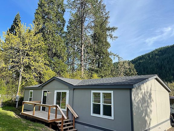 2nd image of 2803 Umpqua Hwy #99
