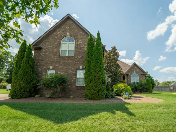 1076 Summerstar Cir, Gallatin, TN 37066