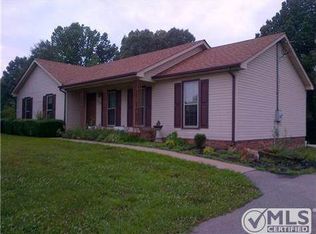 1039 Lewis Rd, Burns, TN 37029