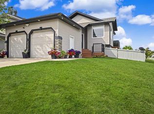 2 S Pinnacle Lake Dr, Grande Prairie, AB T8W 2X6
