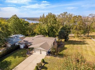 1575 Bluff Dr, Florissant, MO