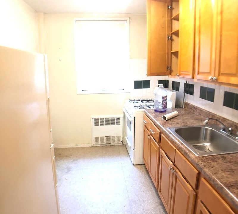 1st image of 460 E 21st St #21