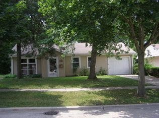 28 S Seymour Ave, Mundelein, IL