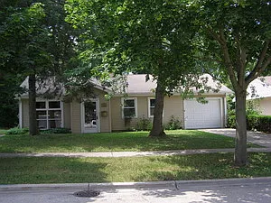 28 S Seymour Ave photo 1