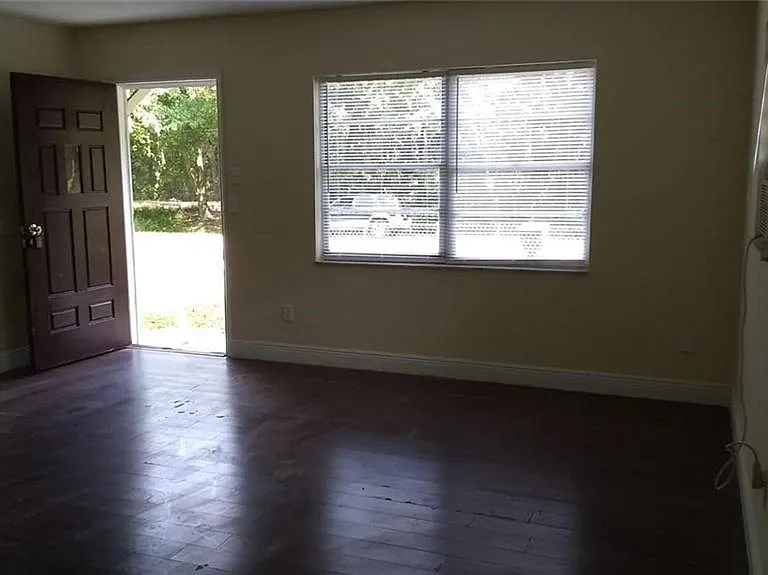 5036 College Dr — Photo 6