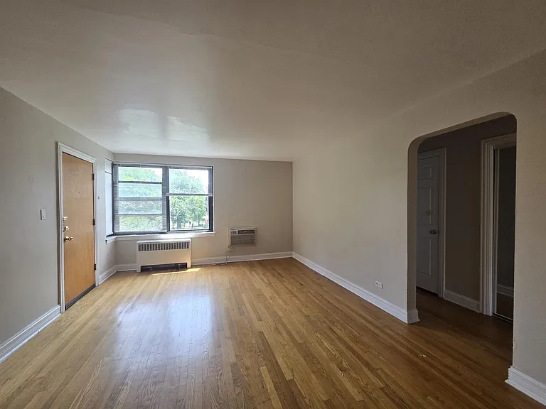 7322 N Ridge Ave #3W — Photo 1