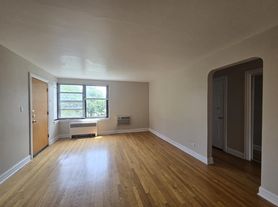 7322 N Ridge Ave, Chicago, IL
