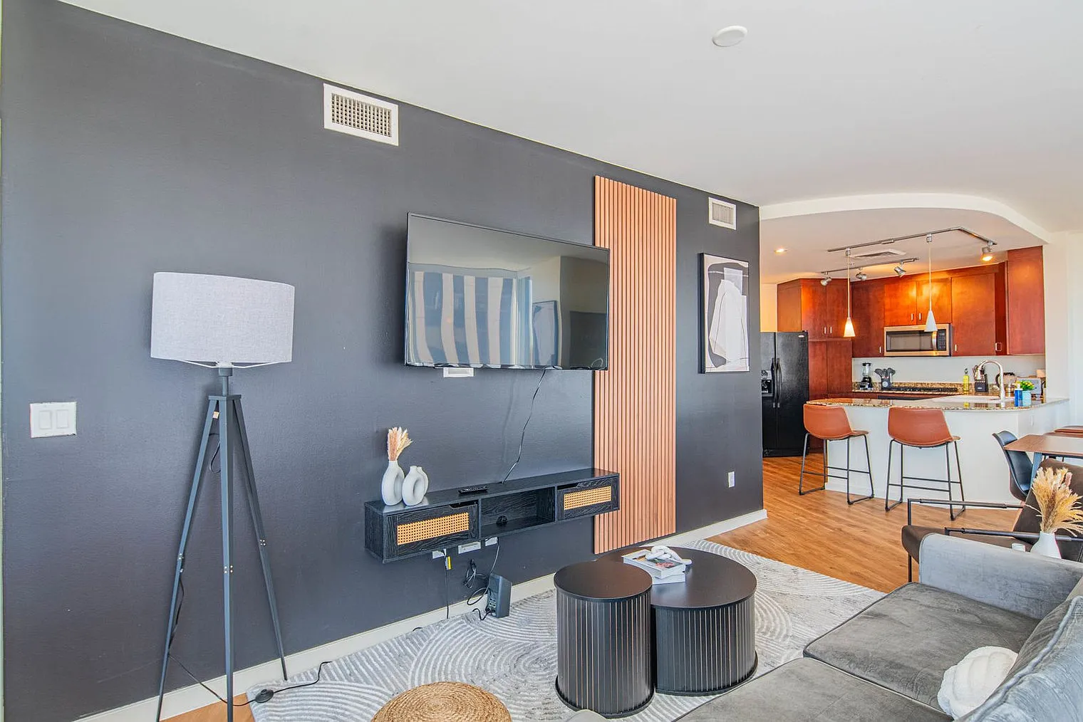2 bed, 2.0 bath, 1388 sqft, $7,185 — Photo 4