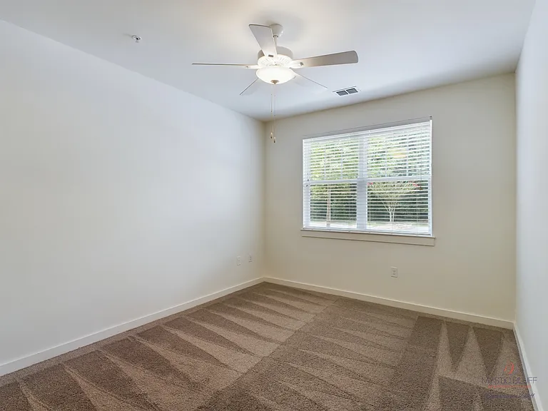 Mystic Bluff Apartments — Photo 54