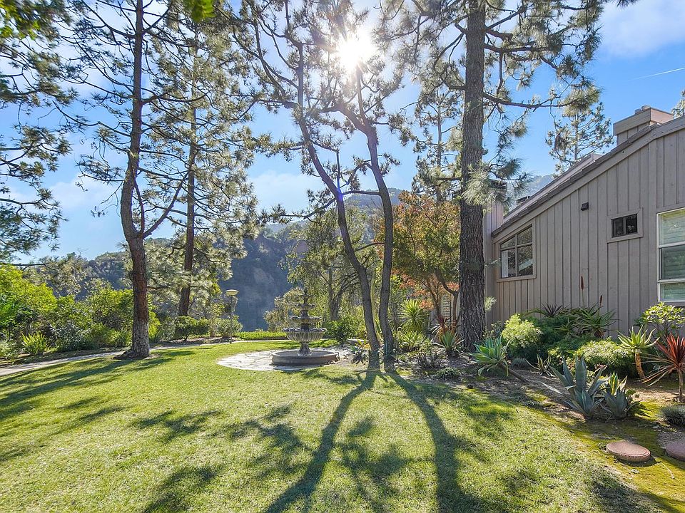 1st image of 1301 Palisades Dr