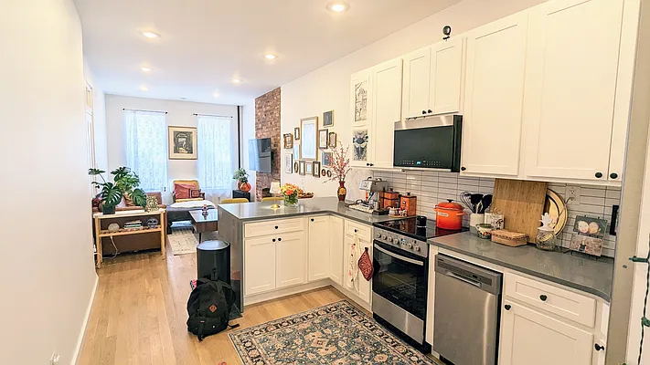 Rented by Highline Residential | media 16