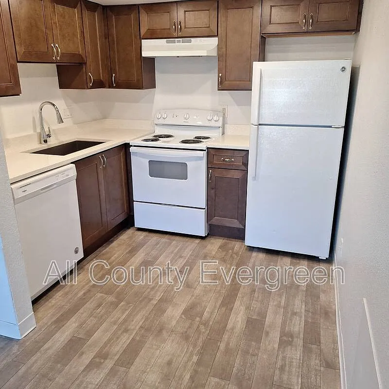 1 bed, 1.0 bath, 500 sqft, $1,295 — Photo 2