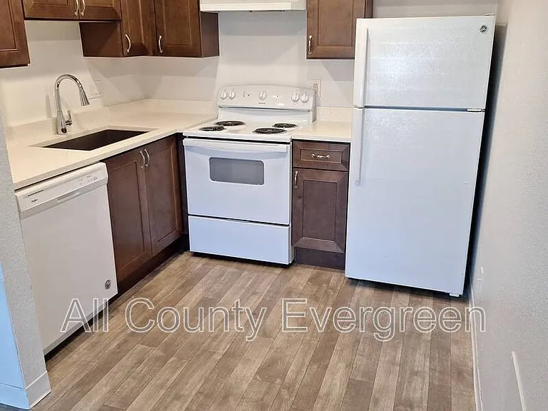 420 23rd St SE #B — Photo 2