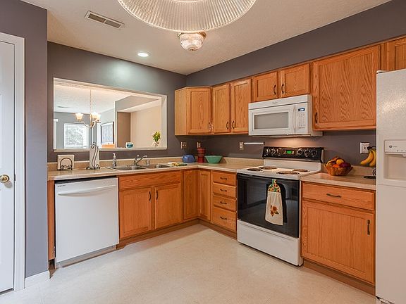 4th image of 8577 Commons Ct