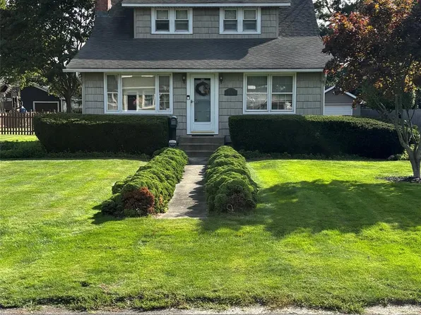 515 Gillette Avenue, Bayport, NY 11705